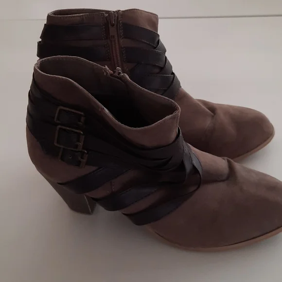 Ankle Shoes (Boots) - Size 10 (XL) - Picture 4 of 11